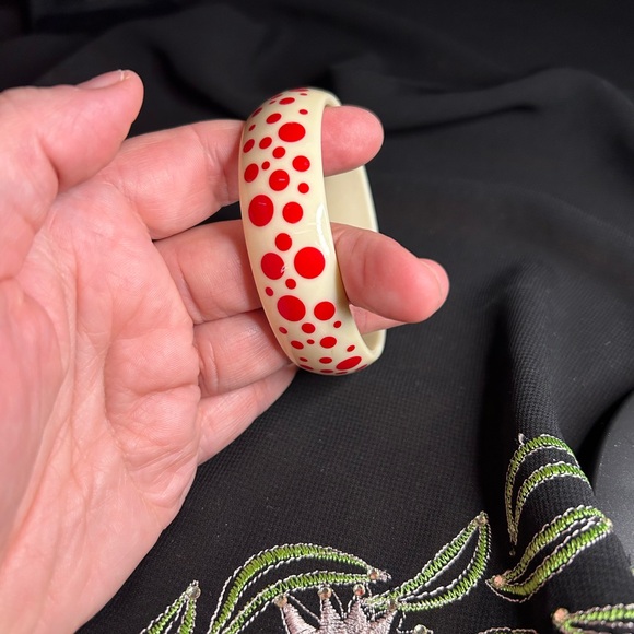 VTG Cute Cream and red dotted plastic bracelet. Unbranded - Picture 7 of 7